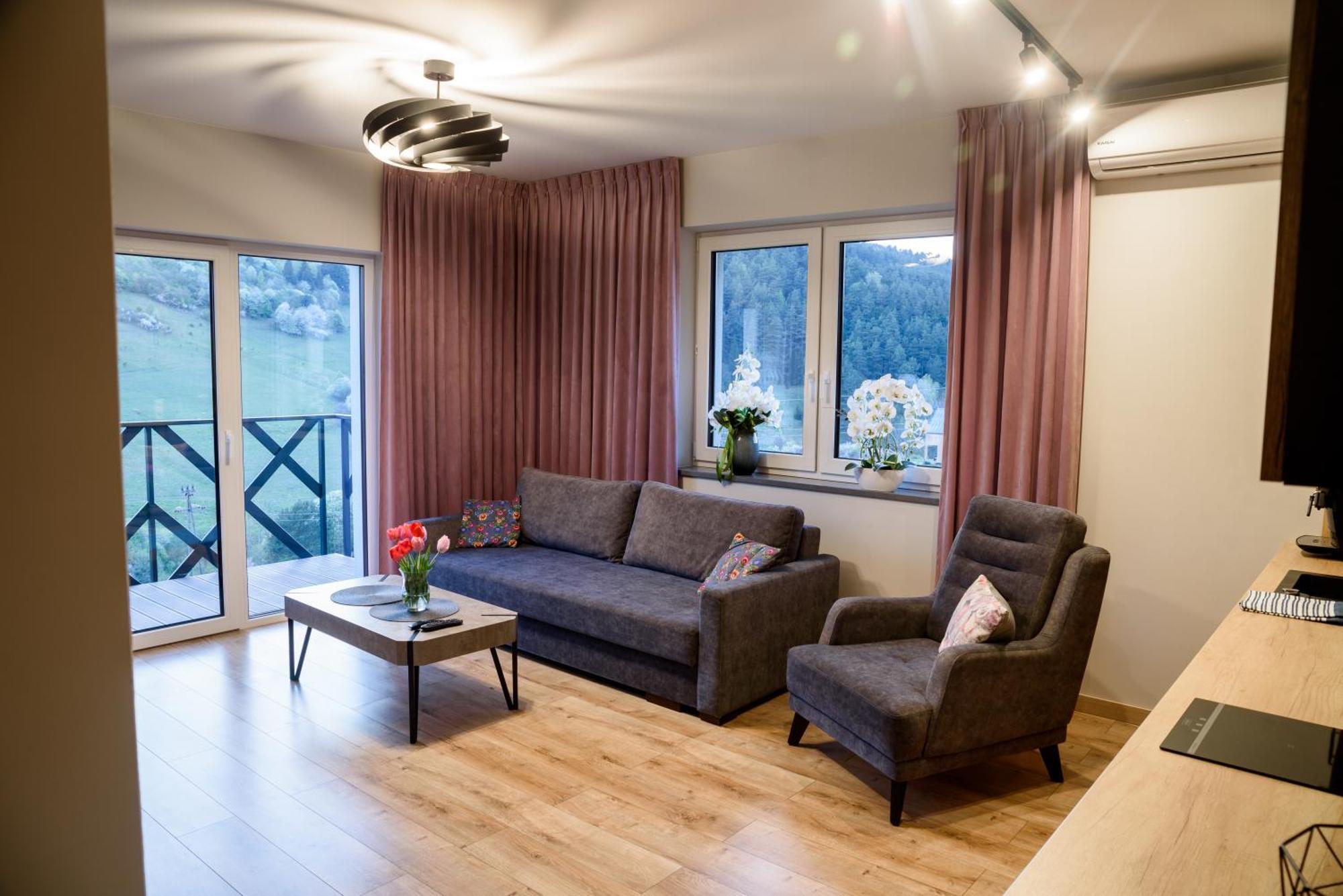 מוז'ינה Apartamenty Trio מראה חיצוני תמונה