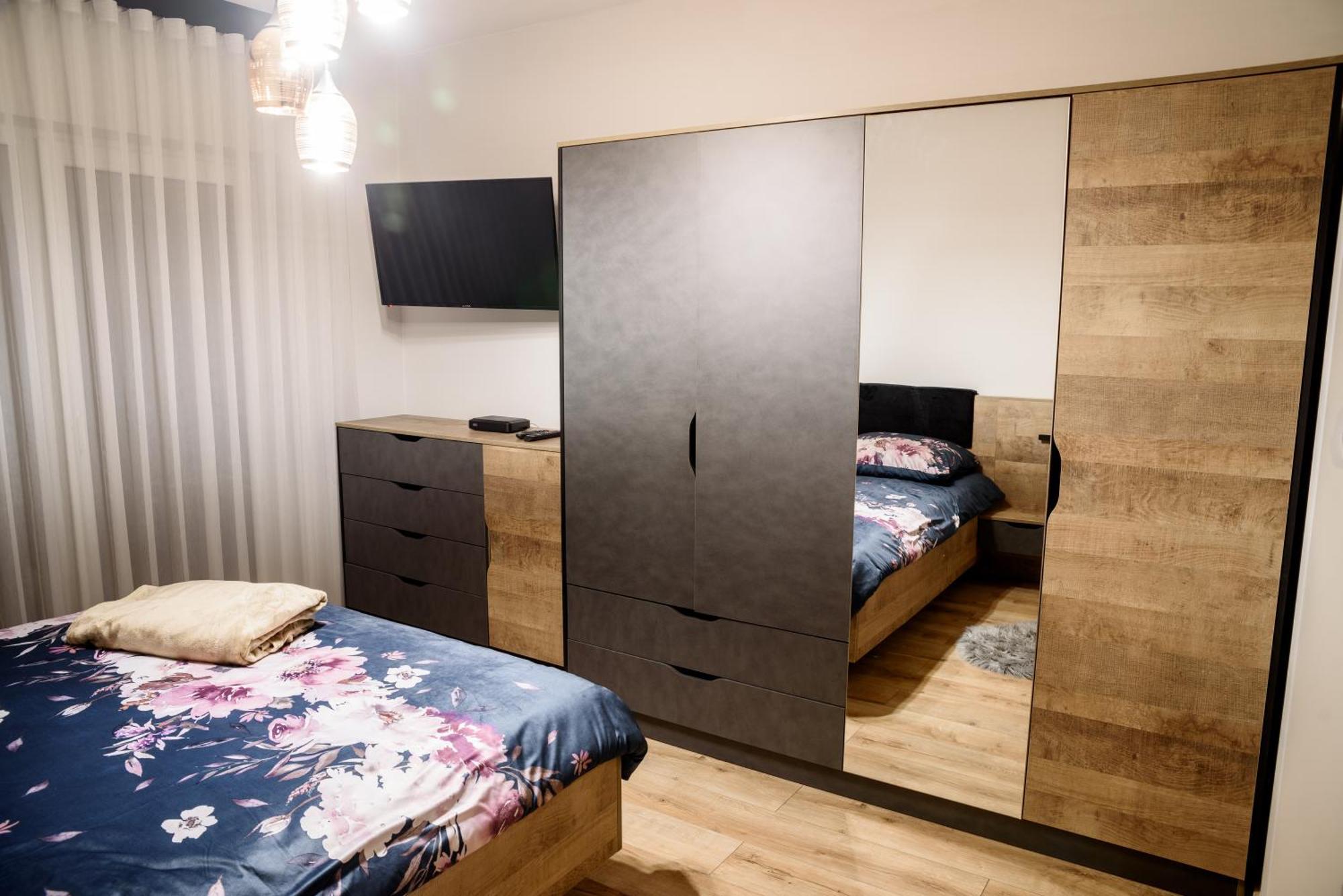 מוז'ינה Apartamenty Trio מראה חיצוני תמונה